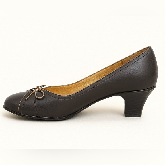 Softspots Brown Leather Heels 8.5W | Classic Round Toe Comfort Pumps - Picture 3 of 6